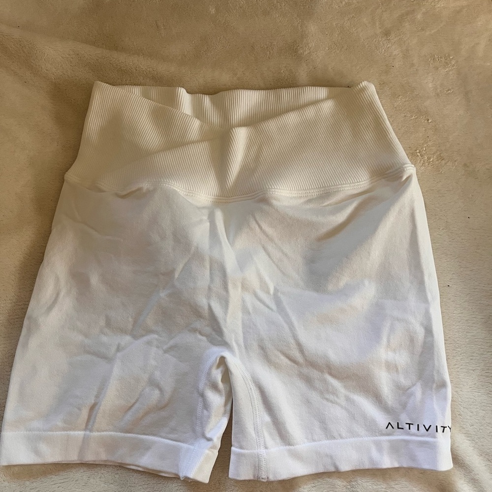 Cross waist Shorts 🍑